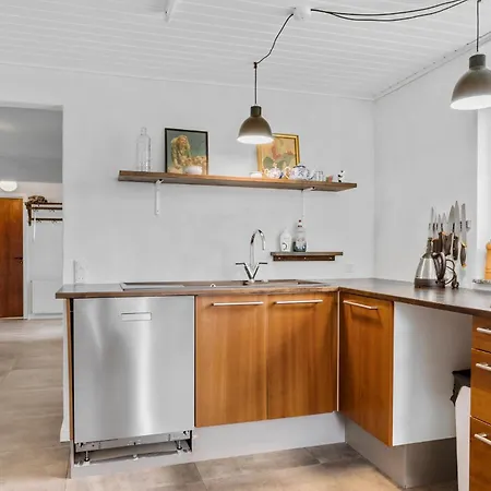 5 Bedroom Front In Hesselager